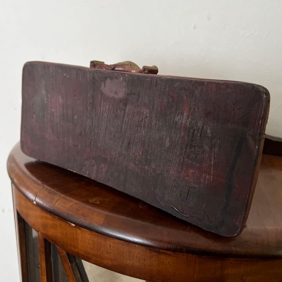 k196r124 Sculpture House ほうきでブドウを運ぶ少年と少女