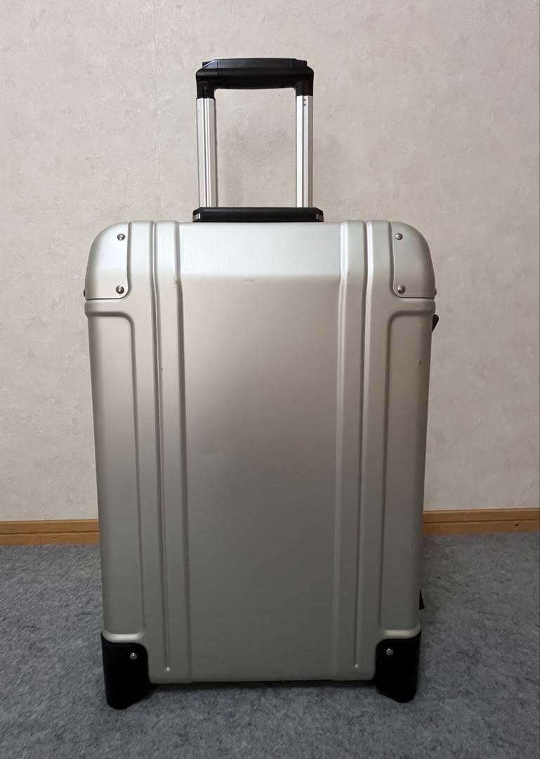 最終値下げ！ゼロハリバートン機内持込可能31L 2輪アルミスーツケースシルバー