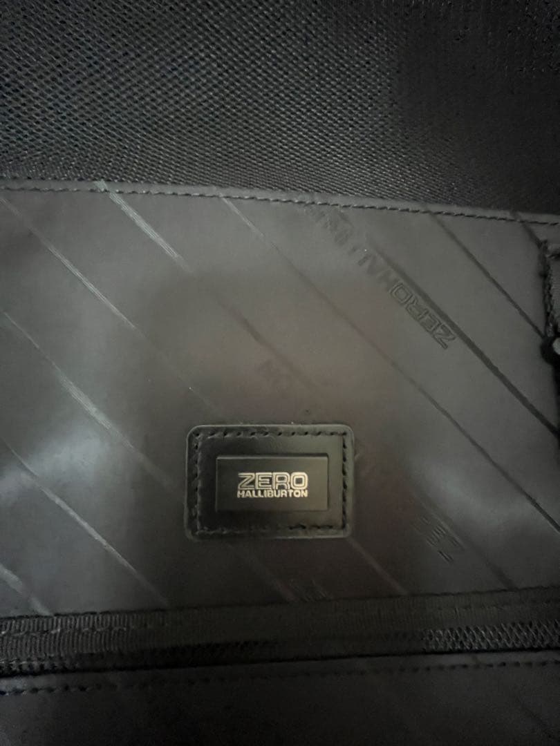 最終値下げ！ゼロハリバートン機内持込可能31L 2輪アルミスーツケースシルバー