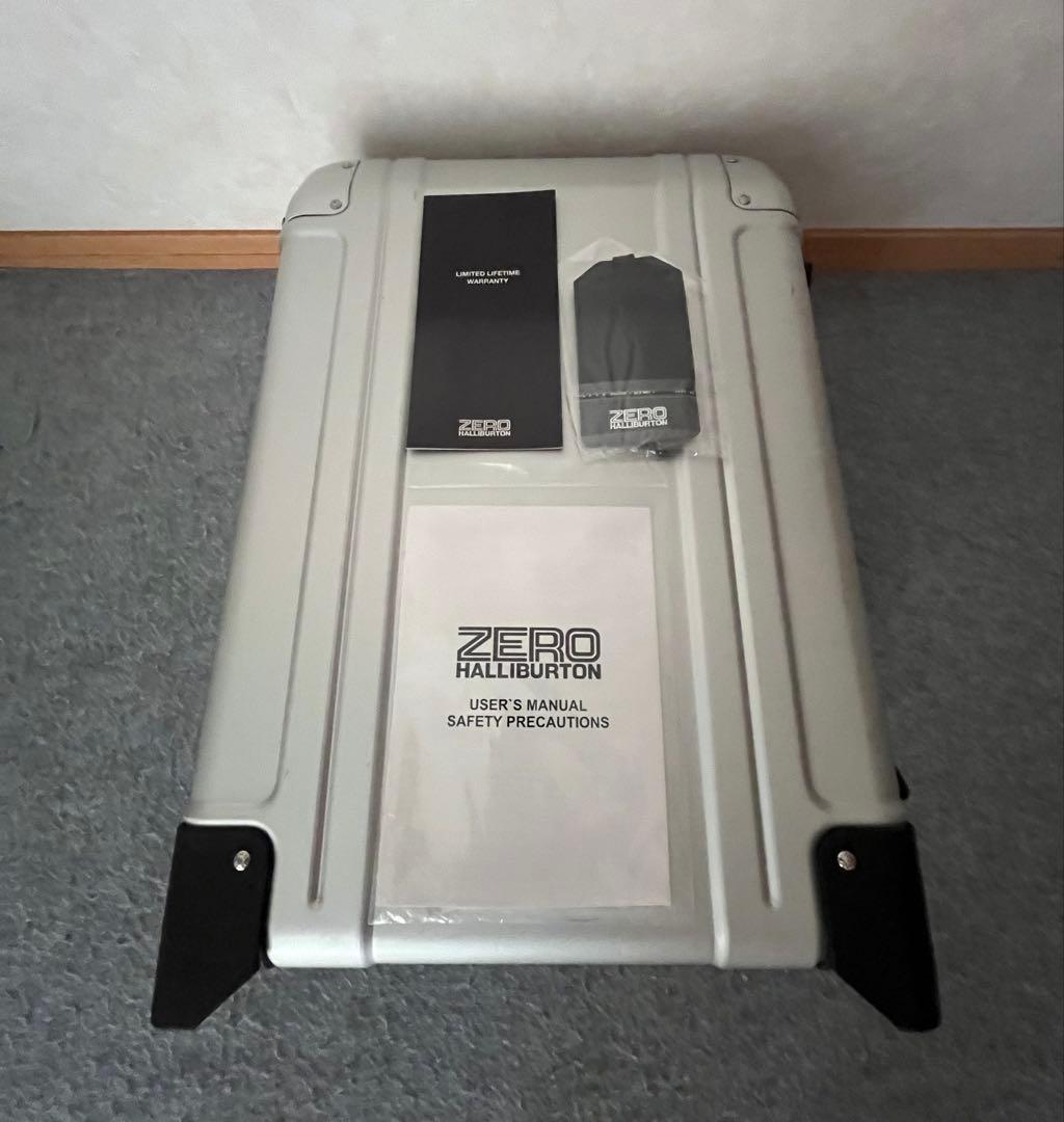 最終値下げ！ゼロハリバートン機内持込可能31L 2輪アルミスーツケースシルバー