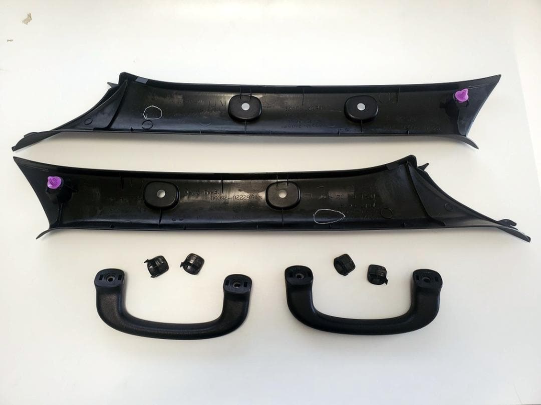 200系ハイエース ダークプライム２ 純正フロントピラーガーニッシュ　Aピラー