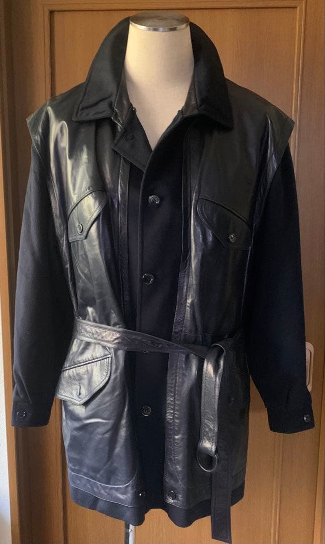 アバンギャルドでラグジュアリーなフレンチヴィンテージコート　極上の仕立て