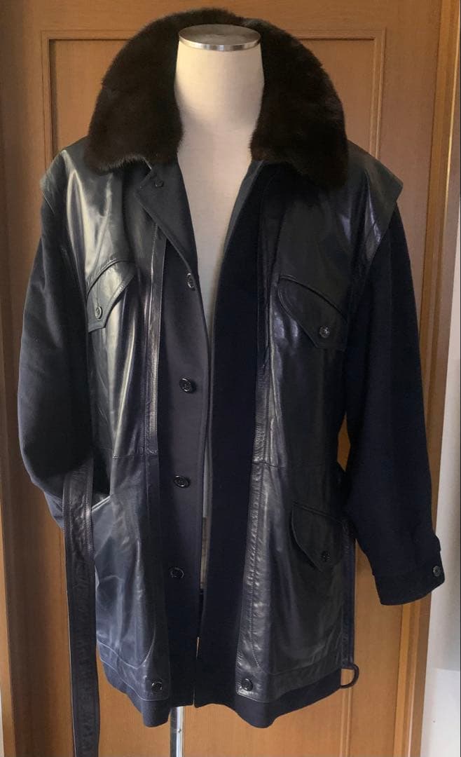 アバンギャルドでラグジュアリーなフレンチヴィンテージコート　極上の仕立て