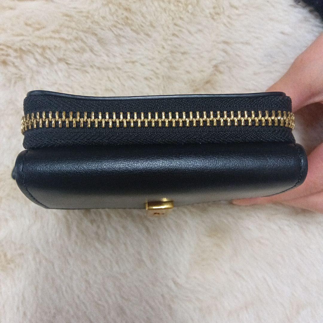 ブラックレザー二つ折り財布