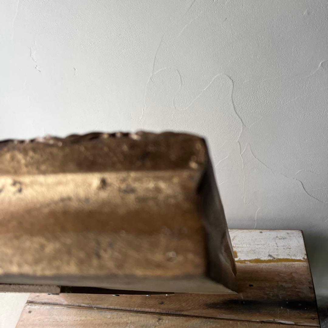 装飾的な金色の壁掛け鏡　アンティーク　ウォール　ミラー　金色