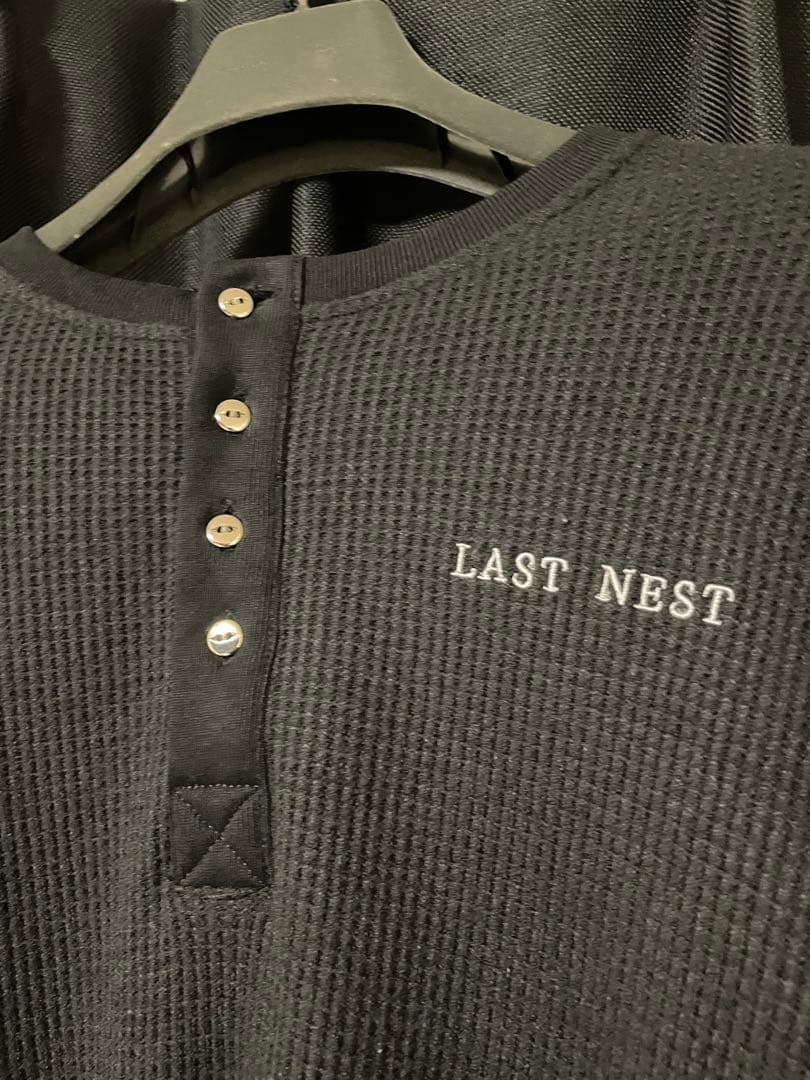 LAST NEST ブラックニット ヘンリーネック