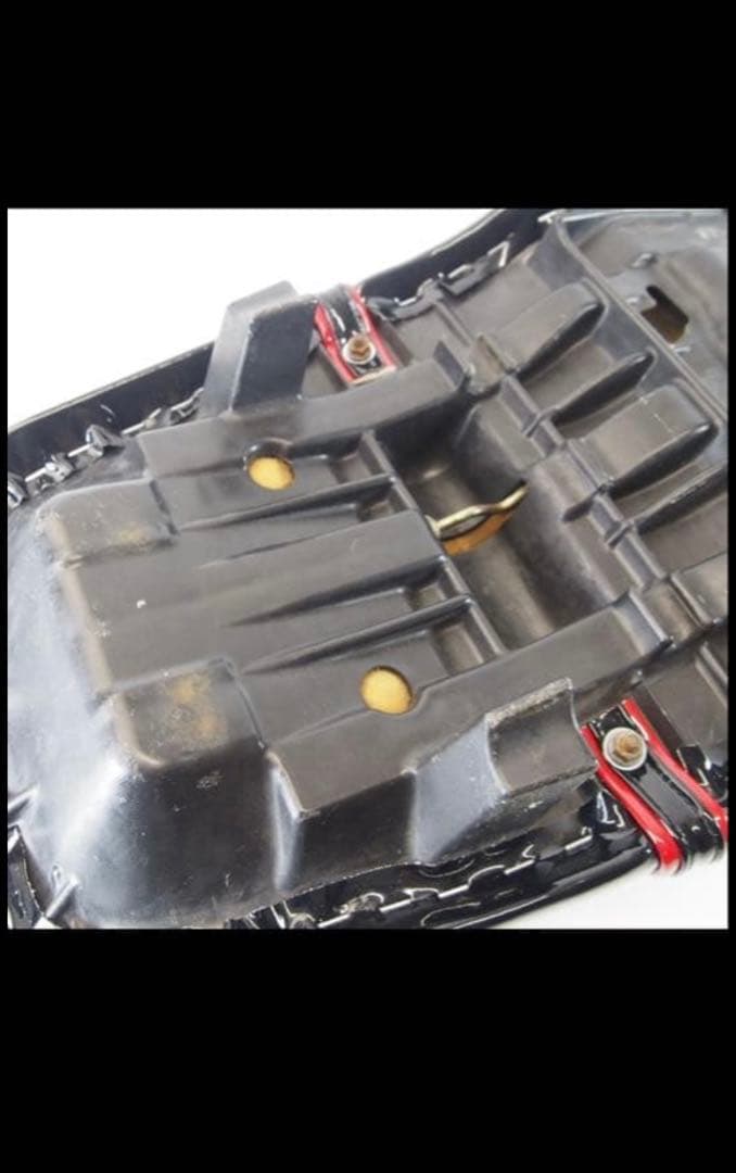 CB400SF NC31 前期用 チョビ三段シート 黒エナメル 赤パイピング