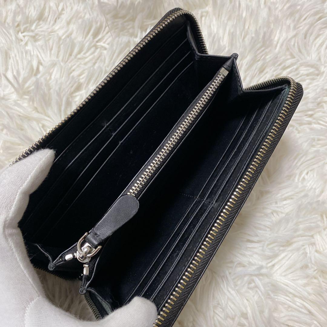 i s m 　BURBERRYバーバリー 長財布 ラウンドファスナー