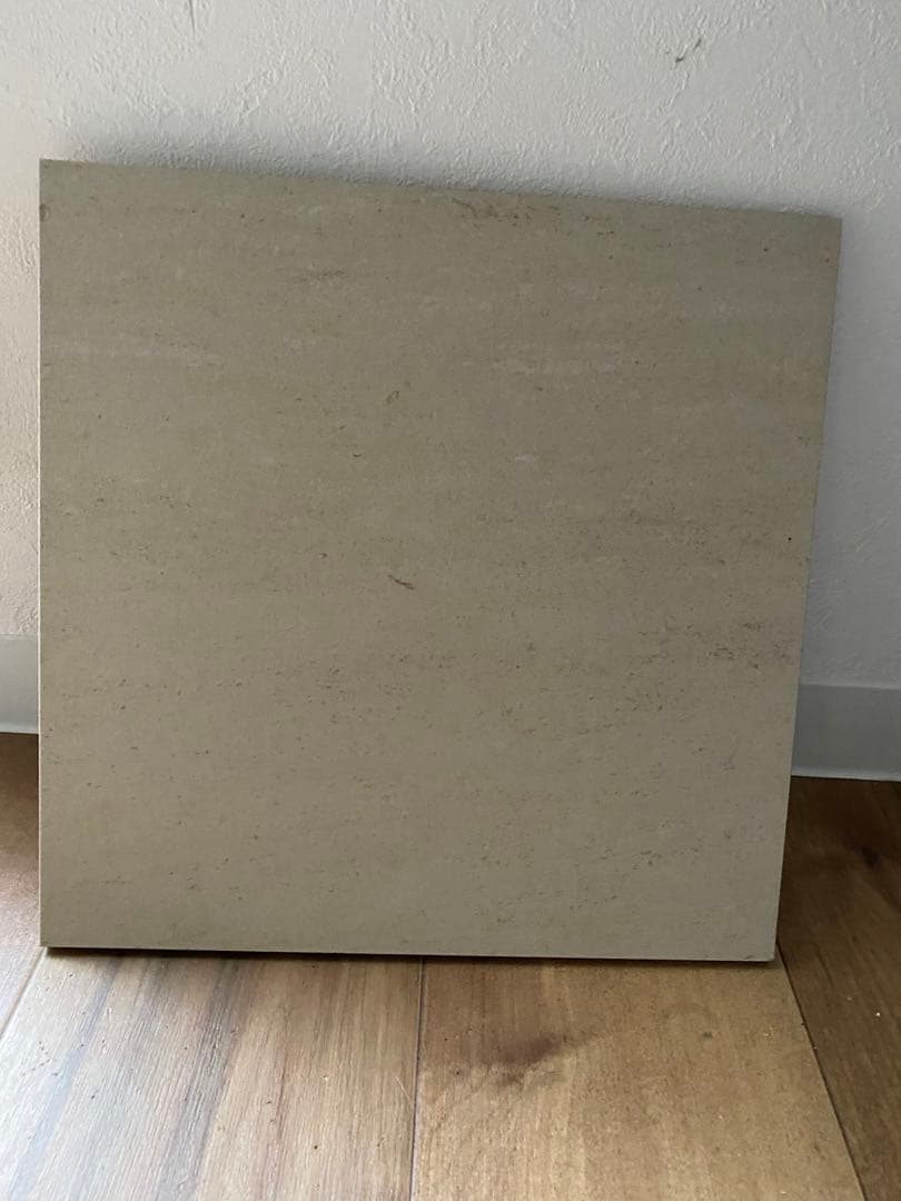 新品　タイル