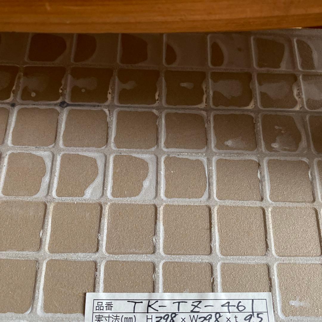 新品　タイル