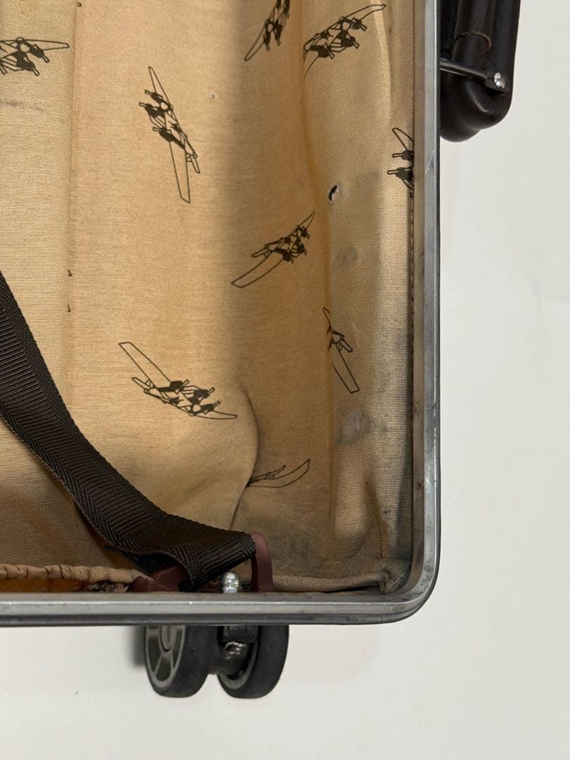 リモワ クラシックフライト 35L シルバー 4輪