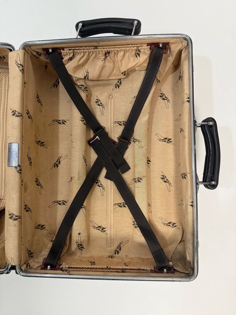 リモワ クラシックフライト 35L シルバー 4輪