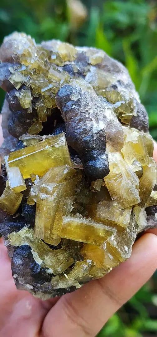 バライト上のボトリオイド蛍石