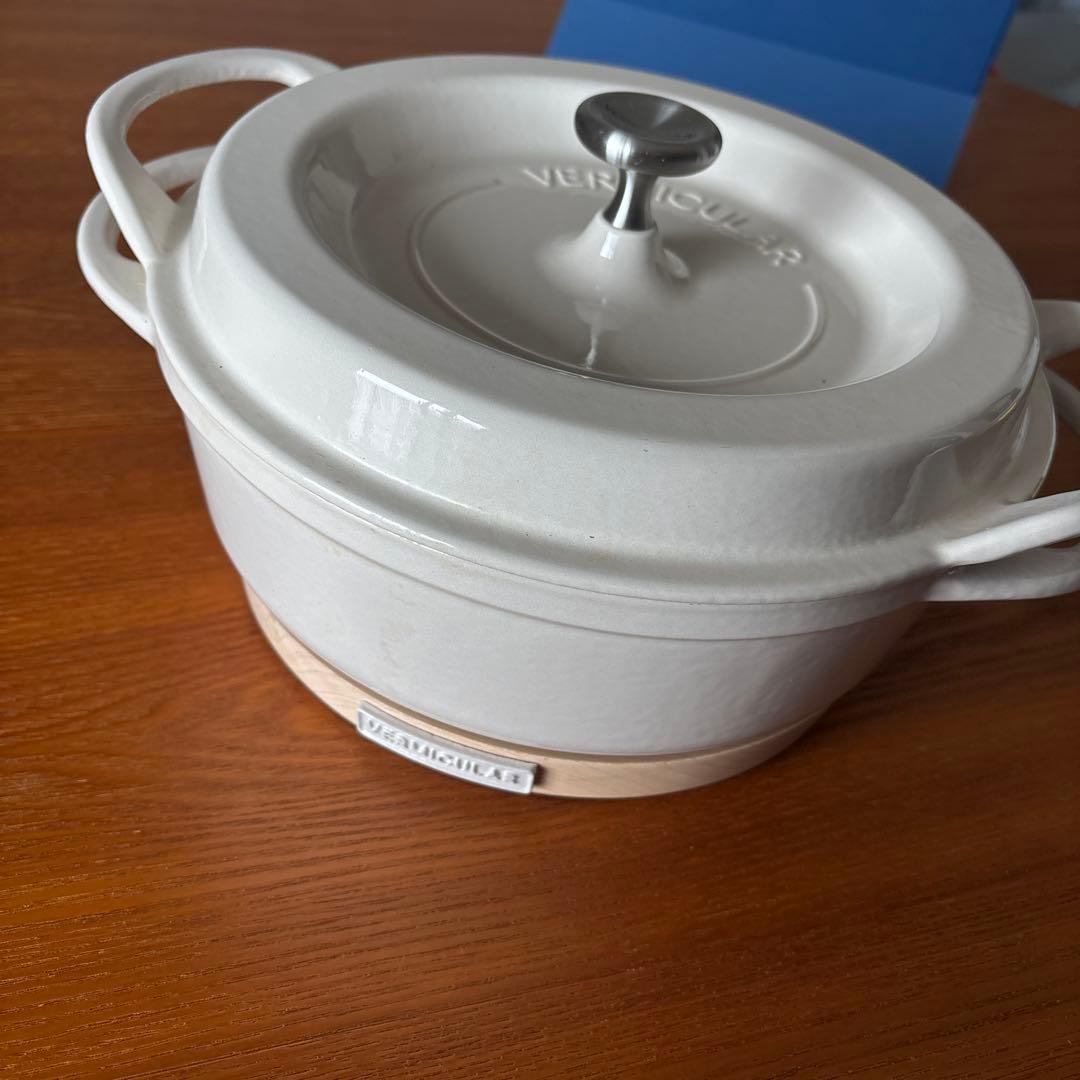 ク*ア様 VERMICULAR バーミキュラ22cm クリーム色＆マグネットトリ