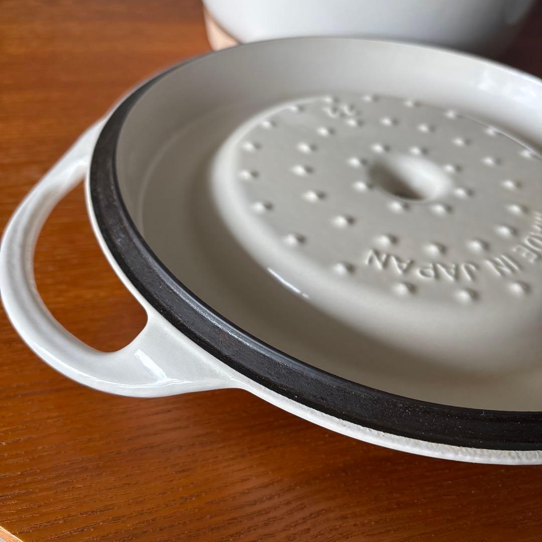 ク*ア様 VERMICULAR バーミキュラ22cm クリーム色＆マグネットトリ