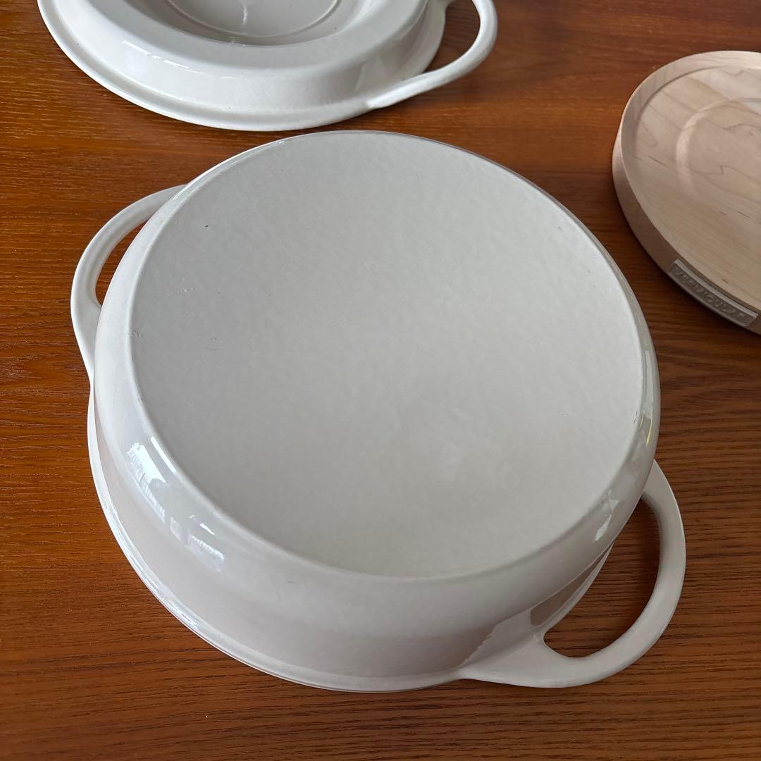 ク*ア様 VERMICULAR バーミキュラ22cm クリーム色＆マグネットトリ