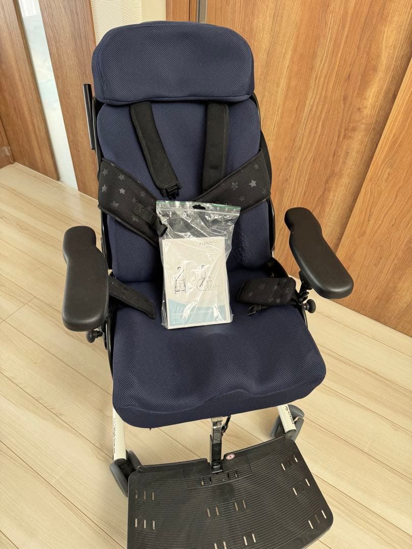 パンダ 座位保持椅子 昇降機能付き シートサイズ4