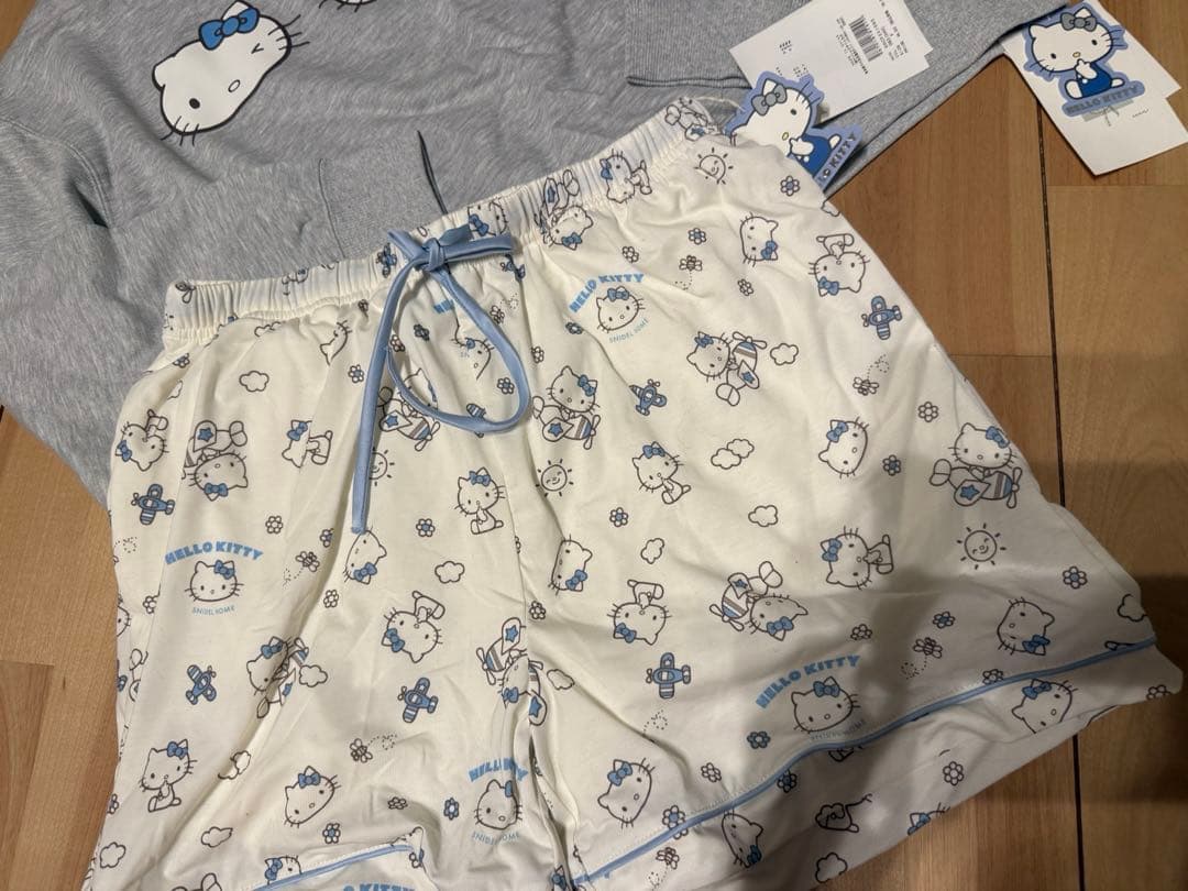 新品未使用★SNIDEL ハローキティ★プルオーバー＆ショートパンツ