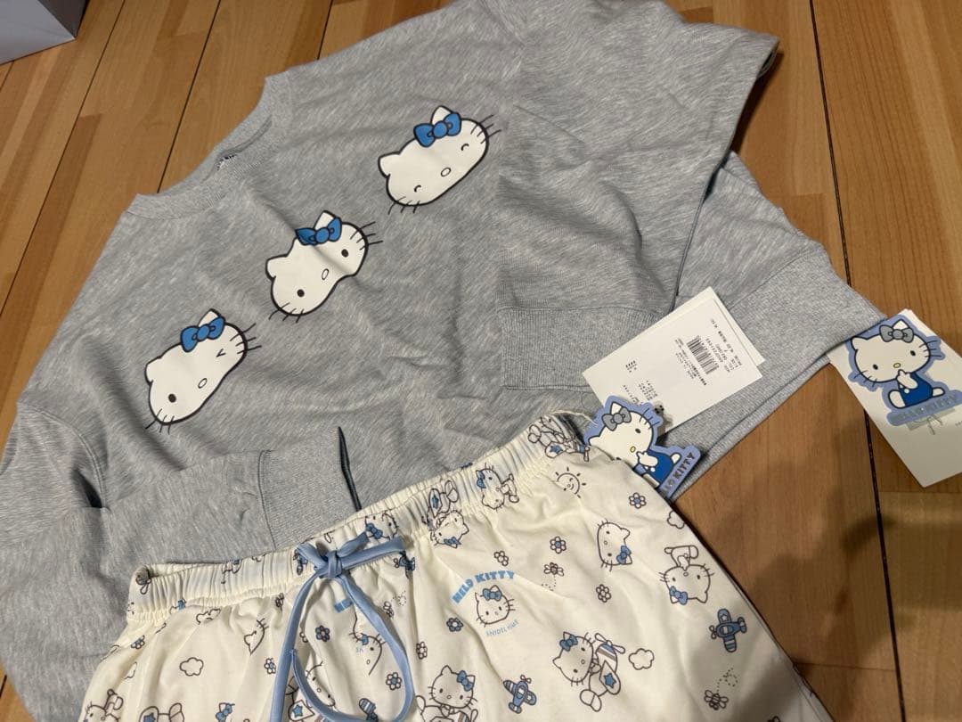 新品未使用★SNIDEL ハローキティ★プルオーバー＆ショートパンツ
