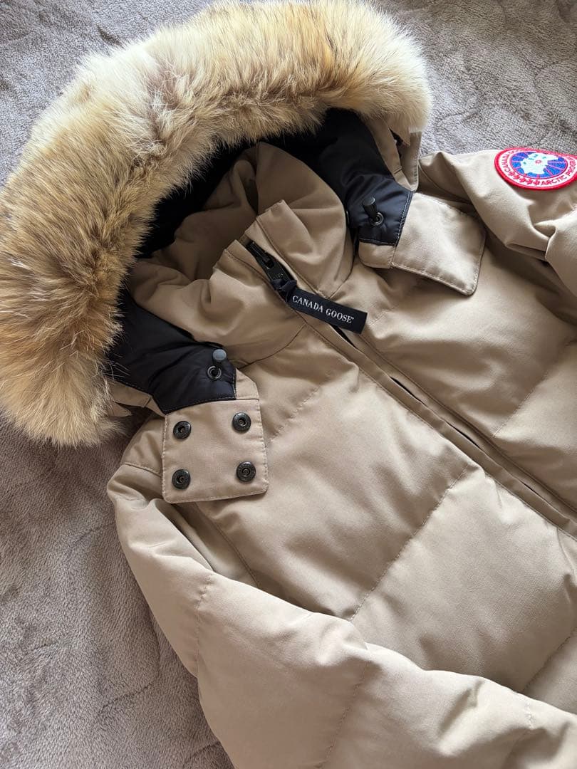   ベージュダウンジャケット