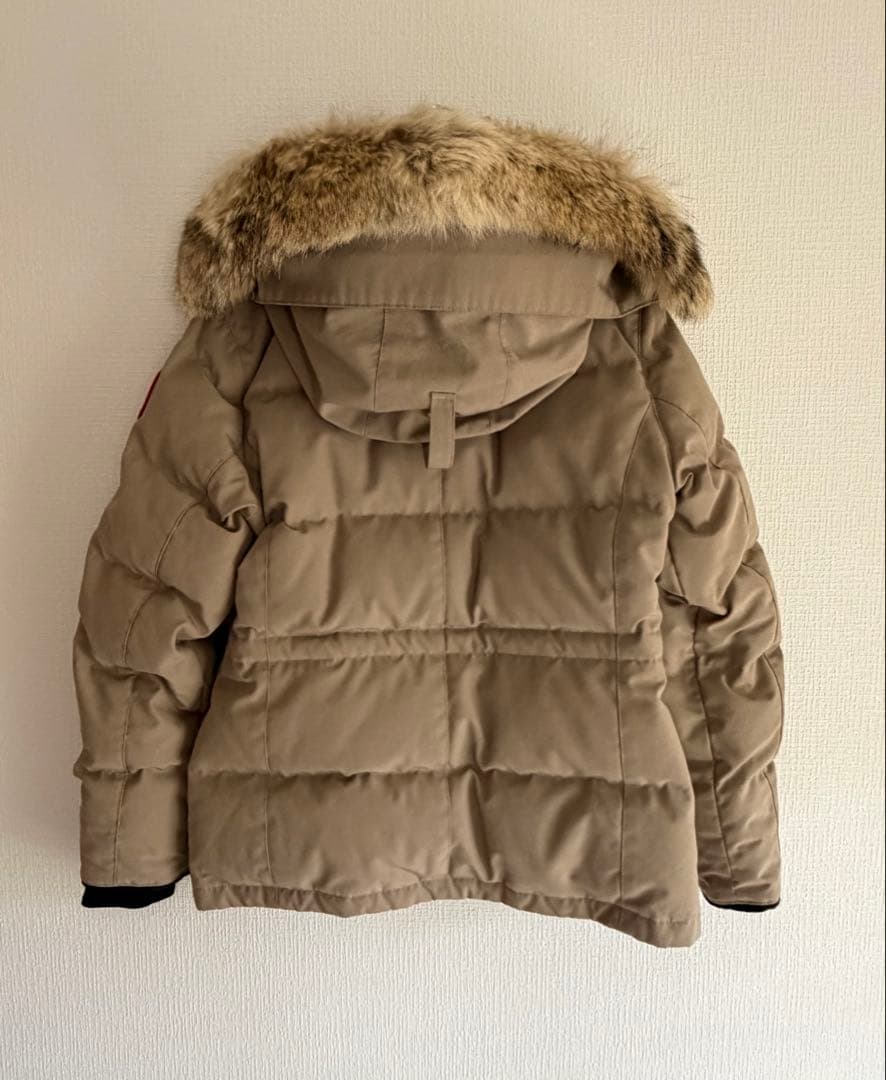   ベージュダウンジャケット