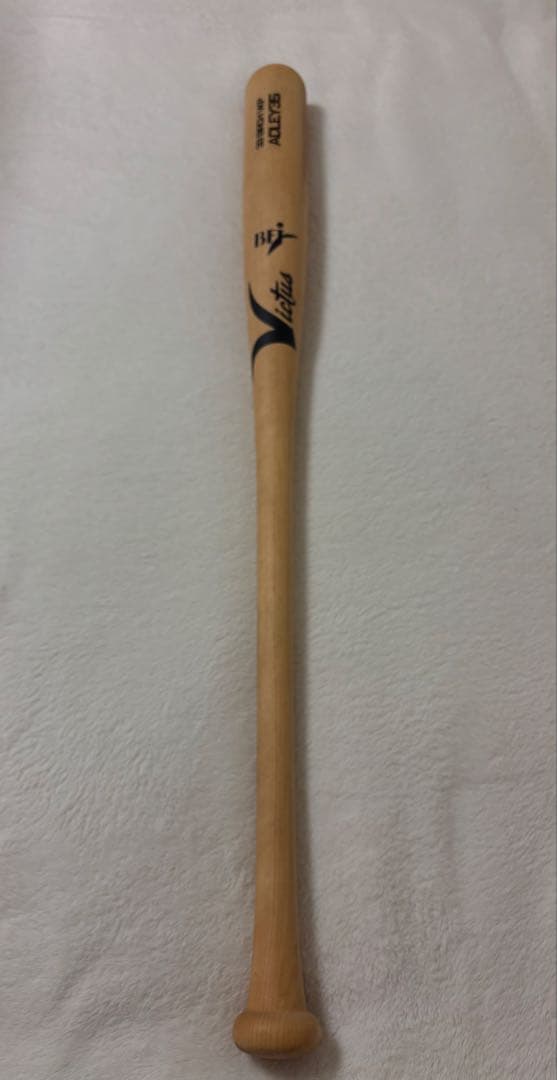 べ*と様 ビクタス　硬式木製バット　870g 84センチ