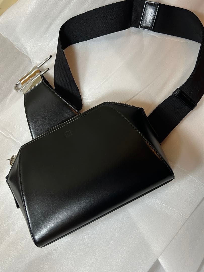 け*い様 【美品】 GIVENCHY MMW期　アンティゴナボディーバック　ジバ