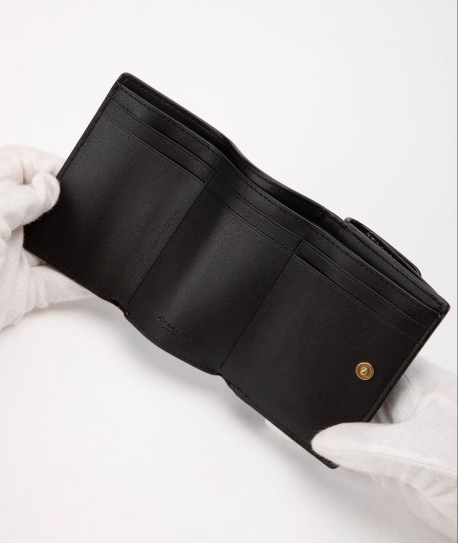 【新品　特別価格！】ブラックレザー三つ折り財布