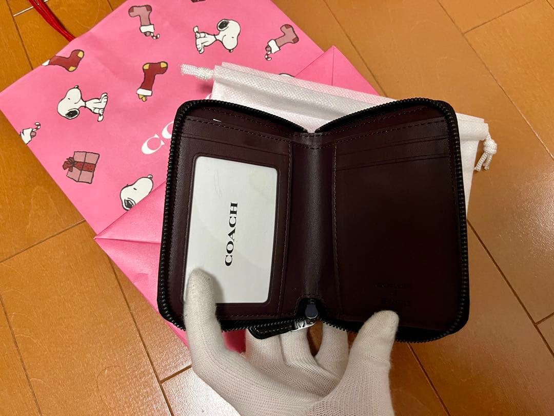 COACH スヌーピー 二つ折り財布　ショッパー付き