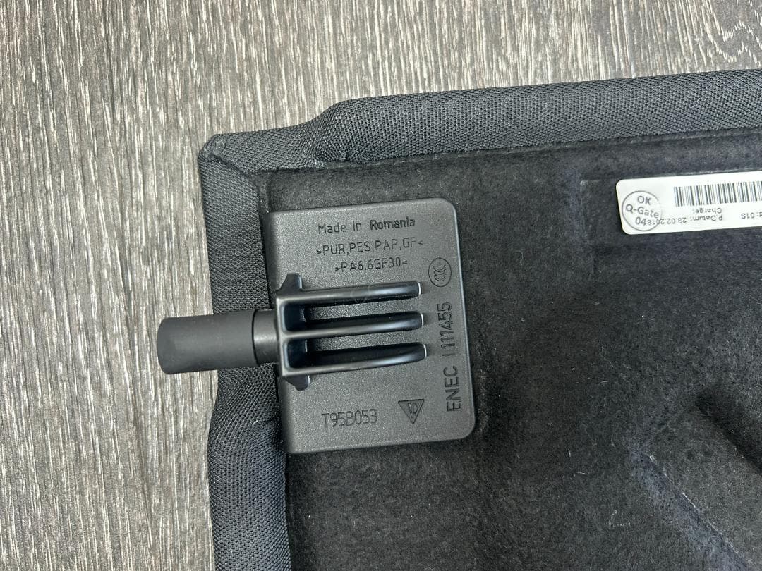 ポルシェ　マカン　ラゲッジカバー　トノカバー　純正