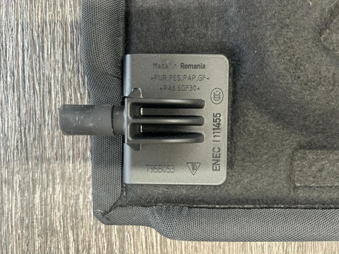 ポルシェ　マカン　ラゲッジカバー　トノカバー　純正