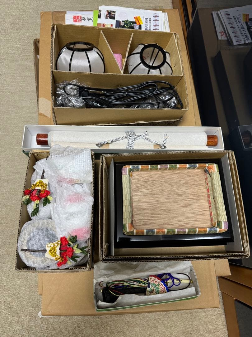 【雛人形・ひな祭り】人形の島津/20年保証の匠の逸品/美品《飾り台・屏風・小物》