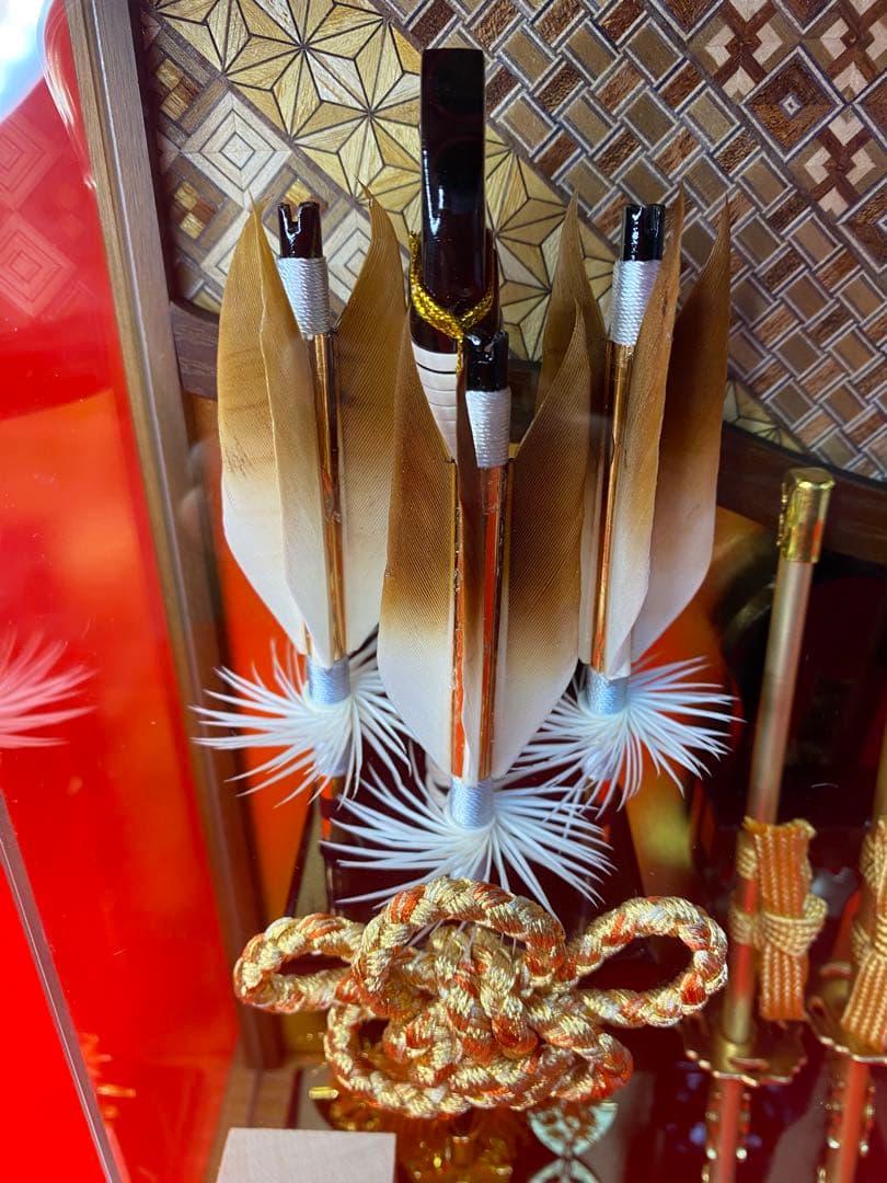 幹山作　壁掛け　破魔弓　焼桐アクリルケース・間口約１８×奥行約9,5×高約２６㎝