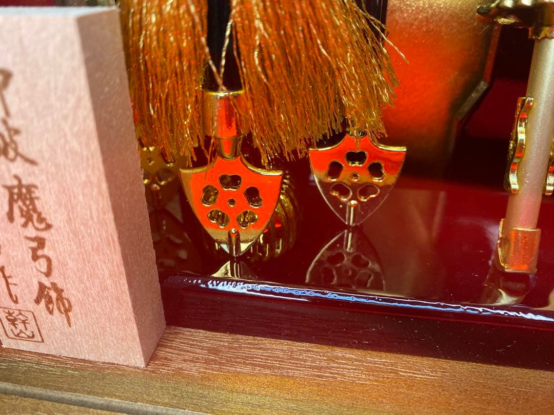 幹山作　壁掛け　破魔弓　焼桐アクリルケース・間口約１８×奥行約9,5×高約２６㎝