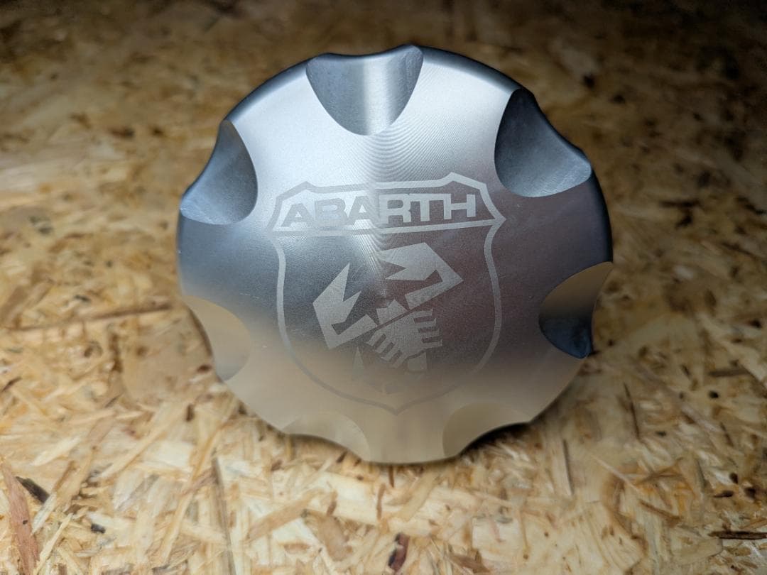 ABARTH 595 フューエルキャップ