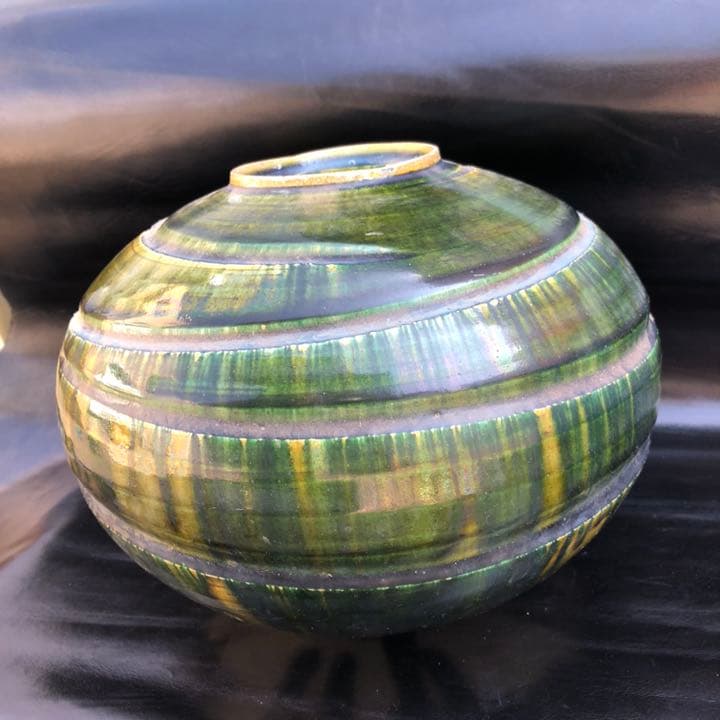 究極の美◼️蔵からかなり美しいエメラルドグリーンの見事な大きな壺、壷が出てきました