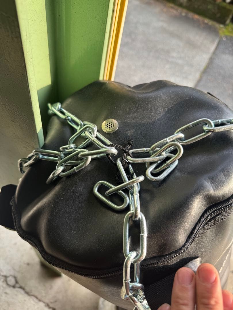 吊り下げ式サンドバッグ 黒　ボディーメーカー