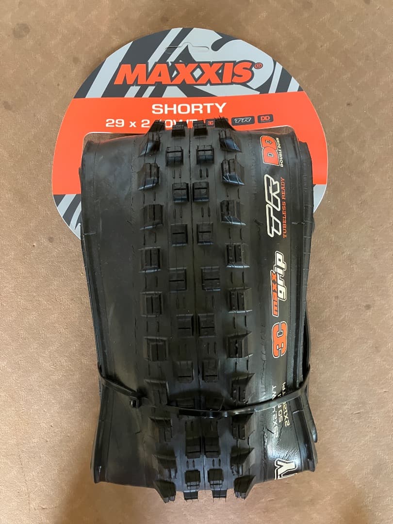 マキシス MTBタイヤ SHORTY 29×2.4 DD MAXX GRIP