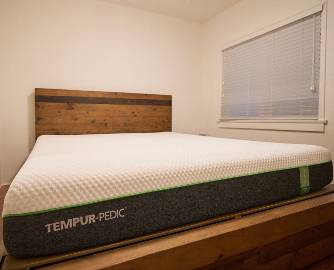 ベッドフレーム　キングサイズ　収納付き