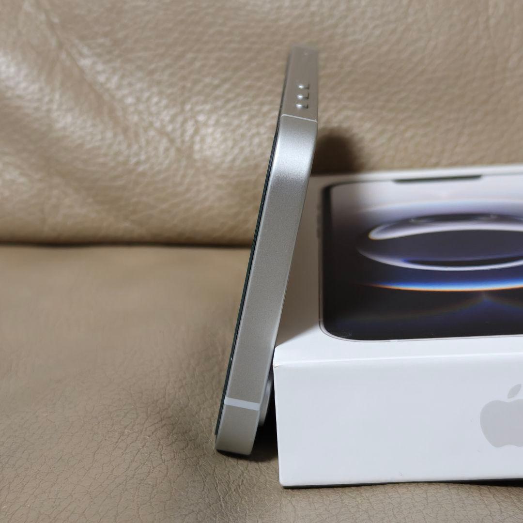 【美品】iPhone16e 128G ホワイト SIMフリー