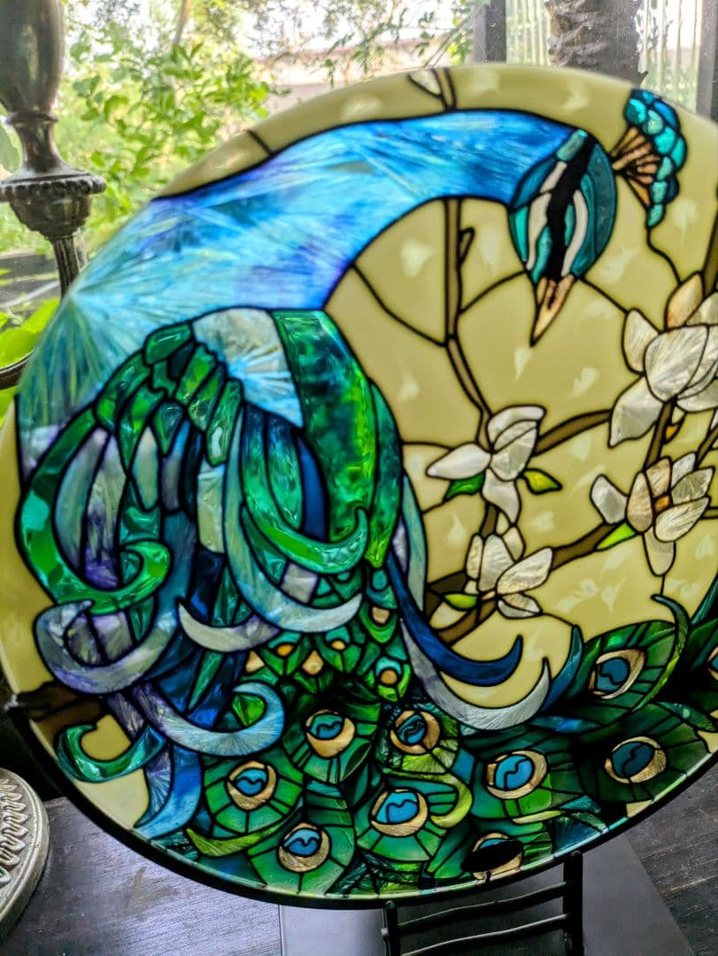 優雅な彩りと幸運を招く　孔雀　ステンドグラス　風水お守り