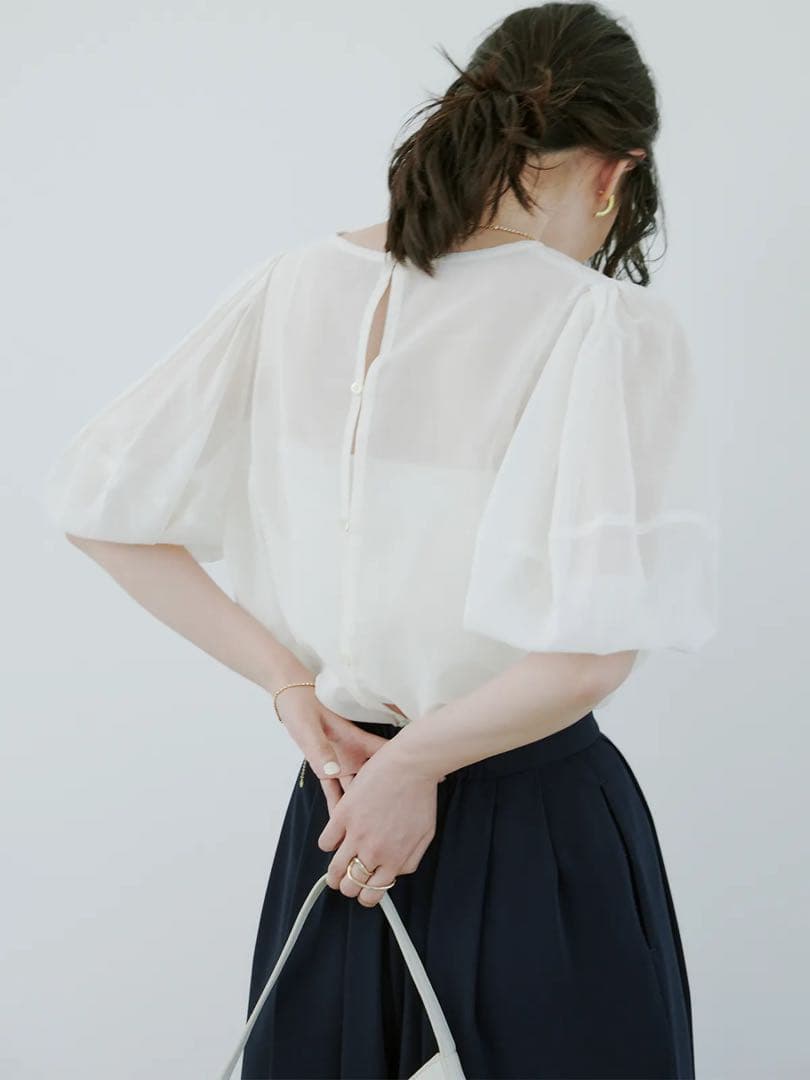 anuans アニュアンス フォルムシアーブラウス （IVORY）