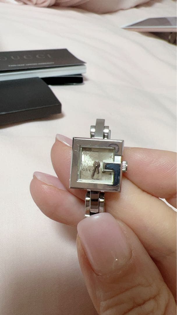 サイトウさん專用ページGUCCI シルバー スクエアケース 花柄文ミニ腕時計