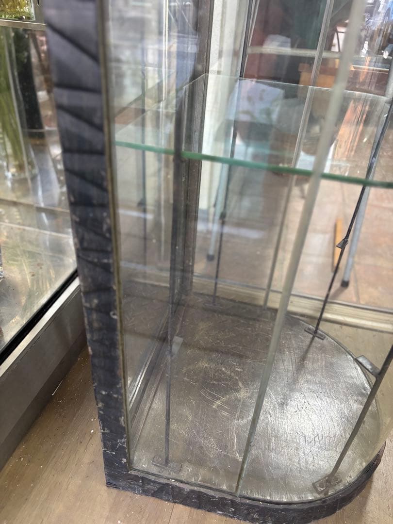 アンティーク調 半円形ガラスディスプレイケース