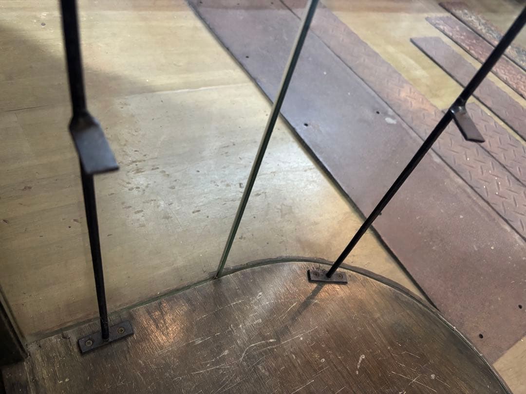 アンティーク調 半円形ガラスディスプレイケース