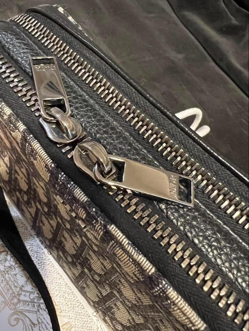 Dior ストラップ付き ジップポーチ