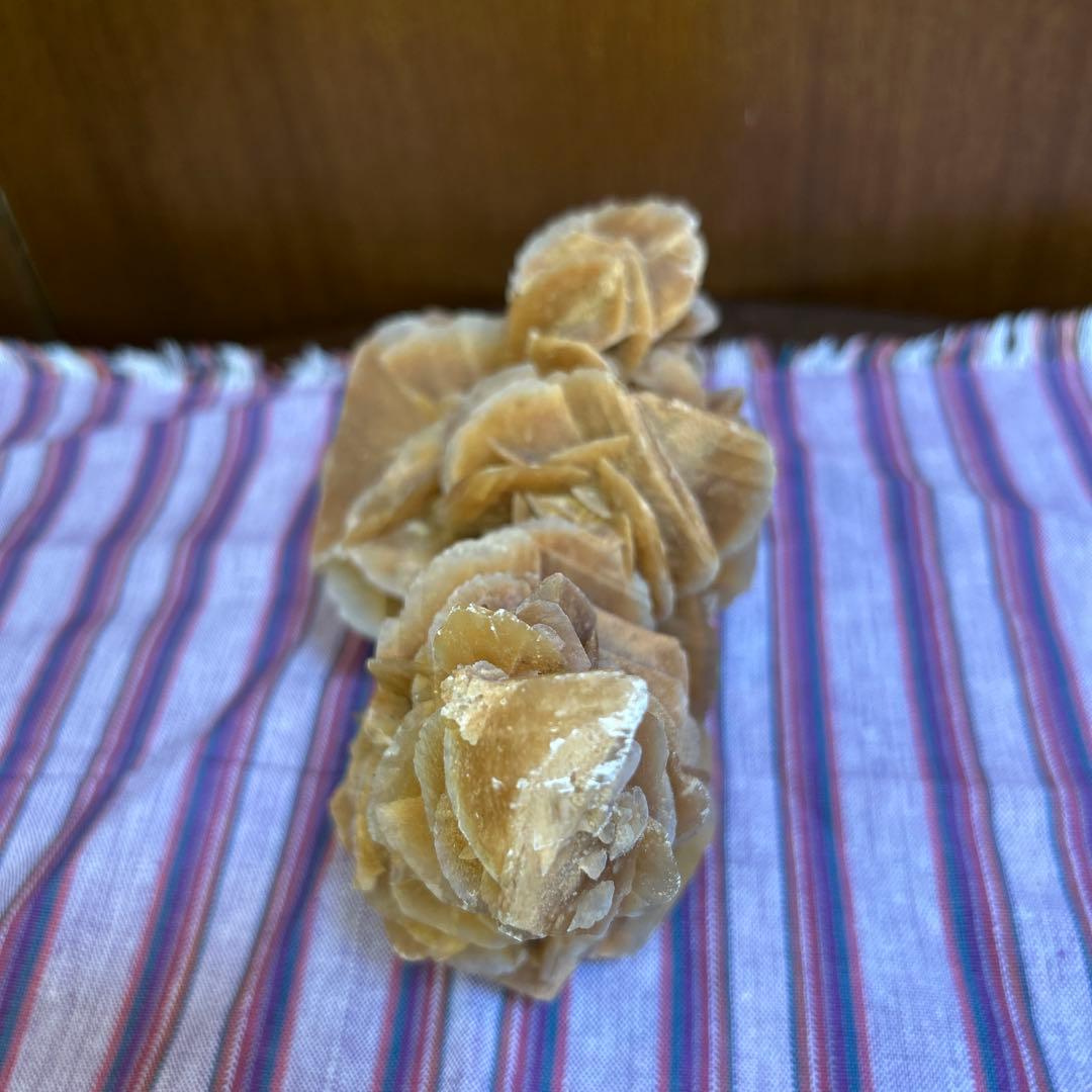 砂漠の薔薇デザートローズ鉱物原石結晶パワーストーン大き目1.1kgミルクティー色