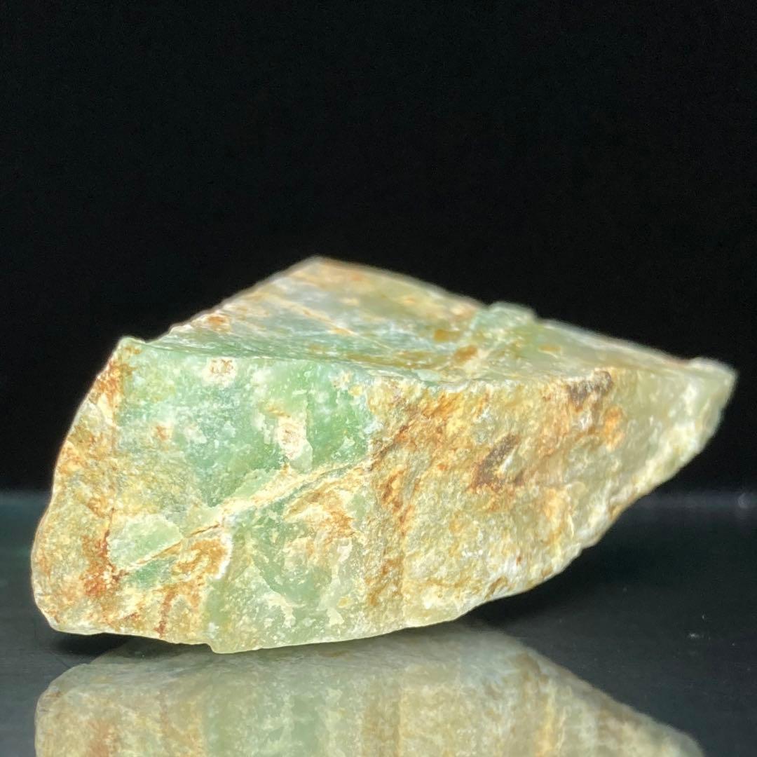 【専用品】糸魚川翡翠　金山谷　ロウカン質　山石　36.1ｇ