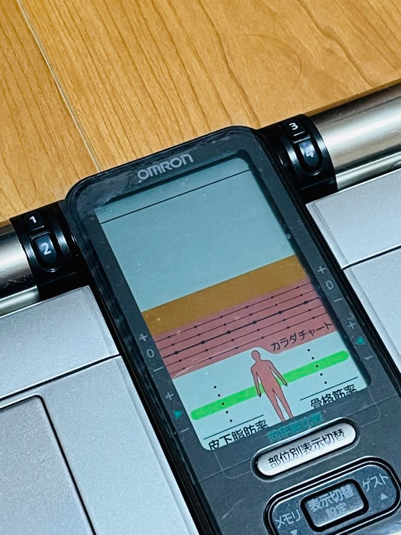 ほぼ新品　OMRON KaradaScan 体脂肪計 HBF-375