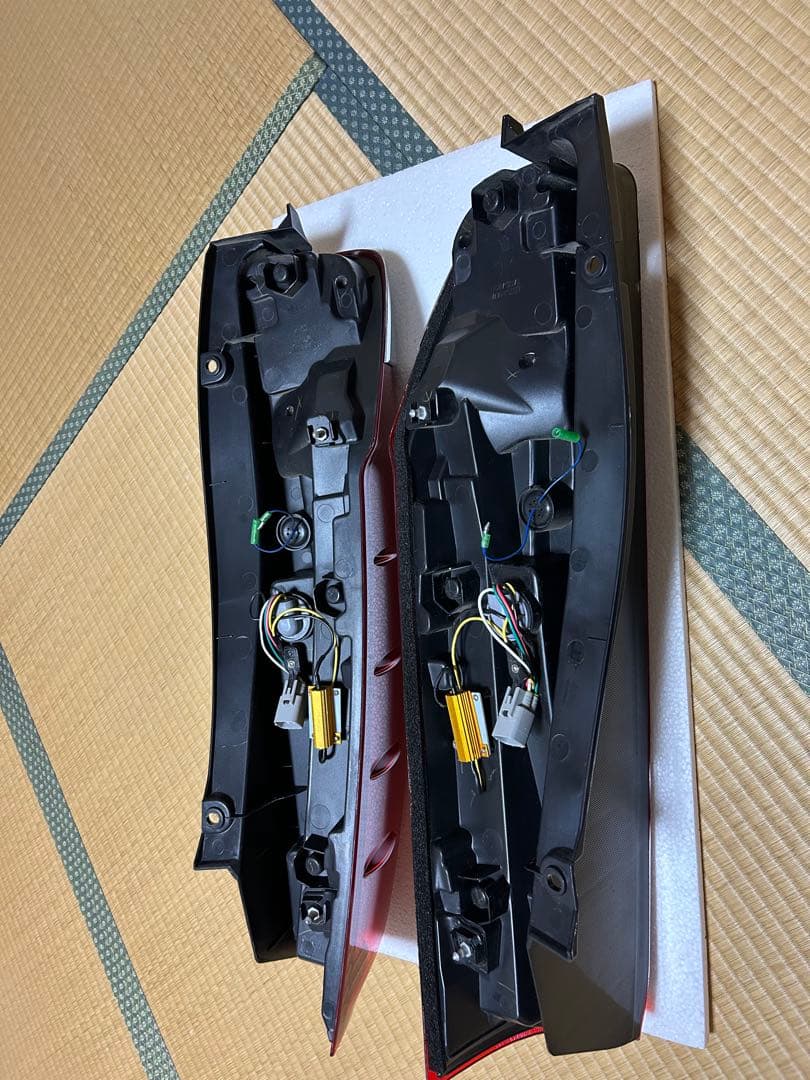 トムス トヨタ 80系 ノア ヴォクシー エスクァイア 専用 LEDテールランプ